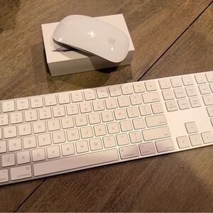 Apple White Keyboard and Mouse Combo
